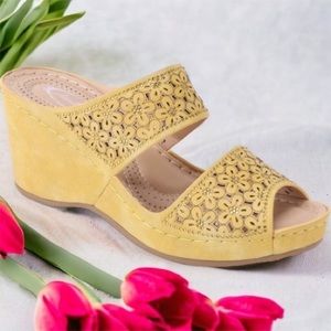 Italina Yellow Double Strap Floral Peep Toe Slide On Padded Wedge Sandal Size 10
